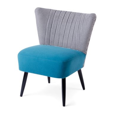 Ein renovierter Sessel aus den 60er Jahren, Rückenlehne aus schwarz-weißems Hahnentrittmuster, Sitz türkis